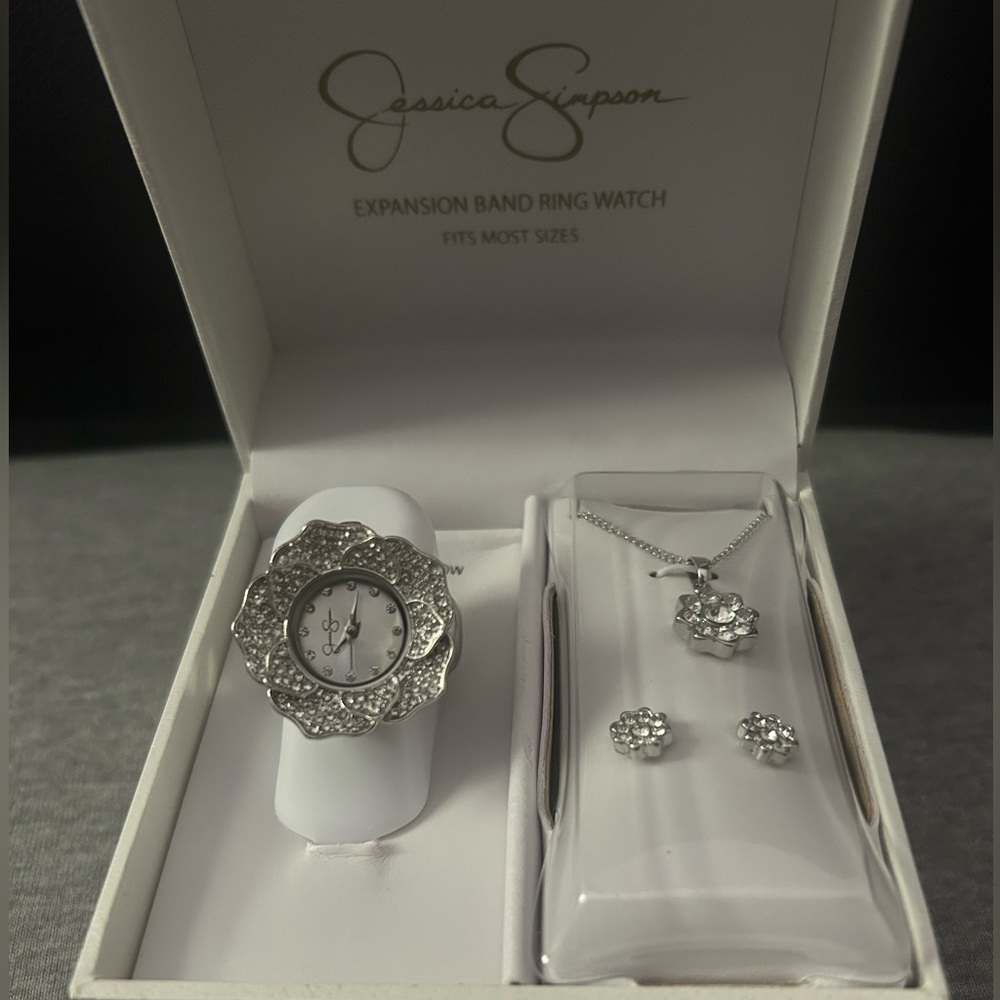 Super cute Jessica Simpsons jewelry set